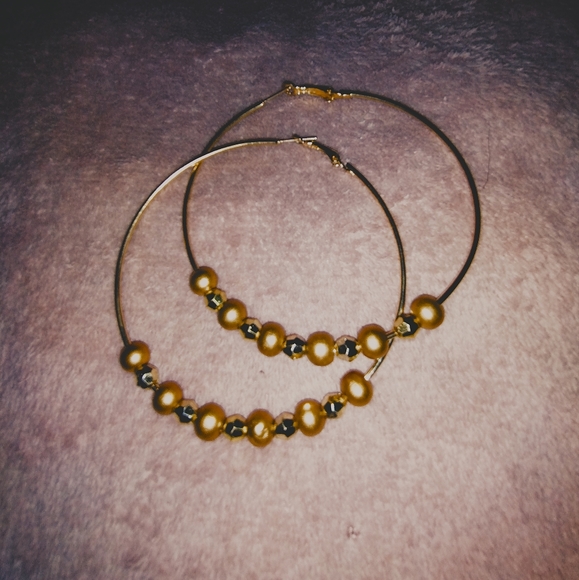 The Queenz Variety Big Hoop Earrings - Picture 5 of 7